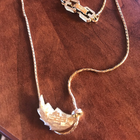 Givenchy gold tone necklace with green stone. - Picture 5 of 6